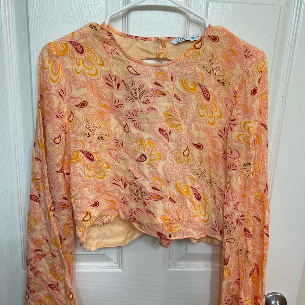 Zara short set (sold together) top is open back with flared sleeves,